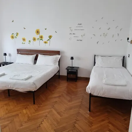 Dock Bay Lodge - Hostel