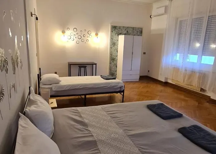 Dock Bay Hostello Hostel